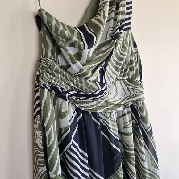 BANANA REPUBLIC FACTORY One-Shoulder Draped Green Patterned Dress - Picture 12 of 13